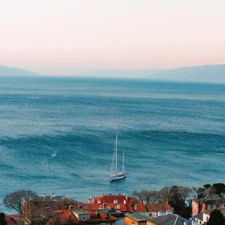 Daire Lilly In With Amazing View *