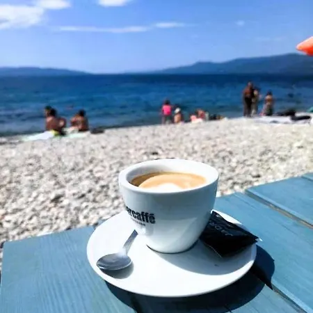 Lilly In With Amazing View *
