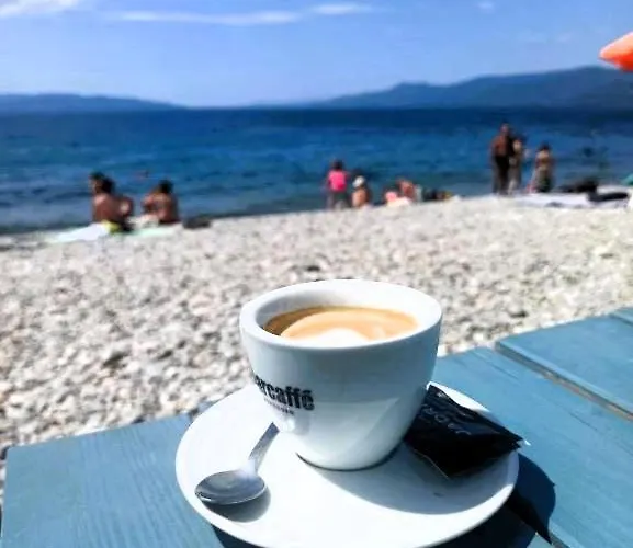 Lilly In With Amazing View *