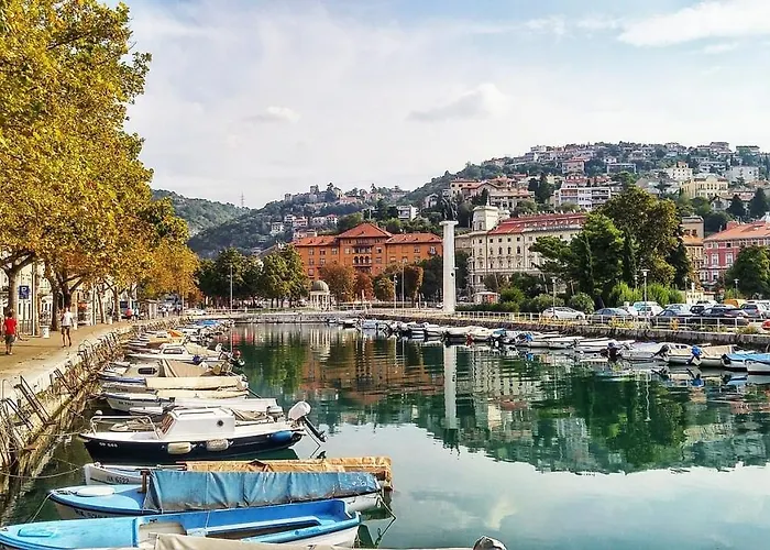 Lilly In With Amazing View