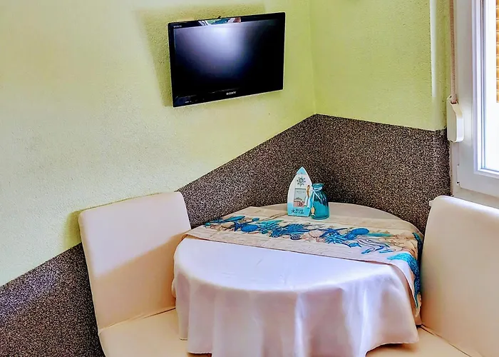 Lilly In With Amazing View غييكا